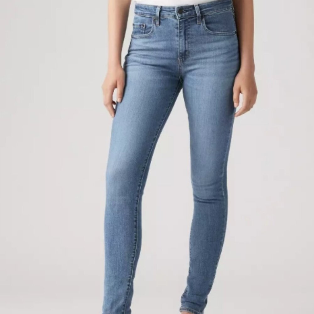 Levi’s: MID RISE SKINNY FIT JEANS in LIGHT WASH